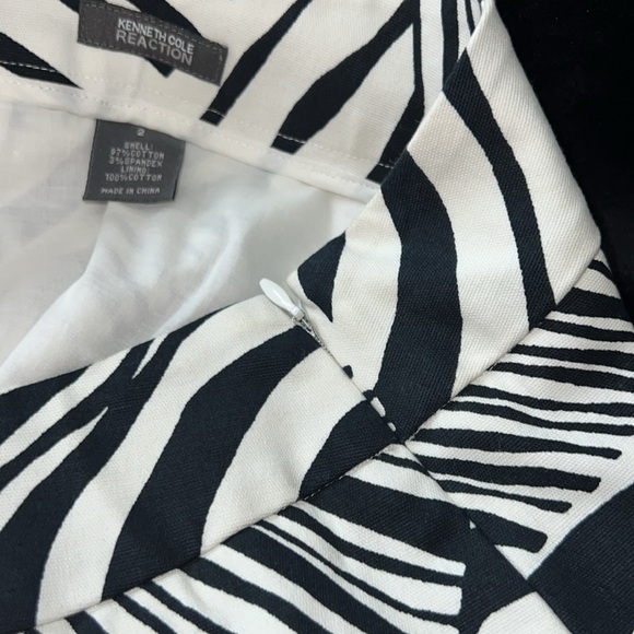 KENNETH COLE REACTION - SIZE 2 BLACK & WHITE LINED MINI SKIRT EUC - Picture 10 of 12